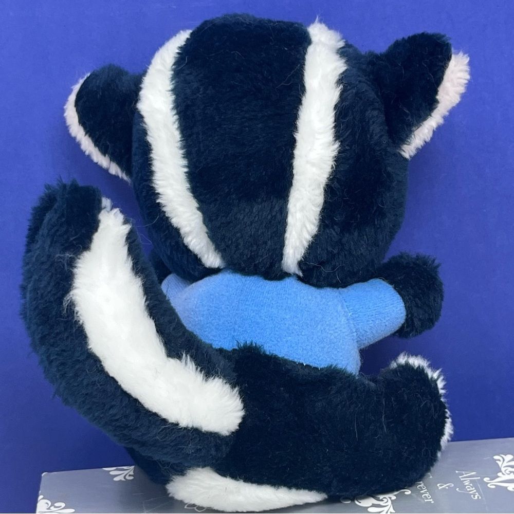 Vintage Skunk 8” Plush “Lil’ Stinkers Need Lots of Love” - Picture 5 of 9